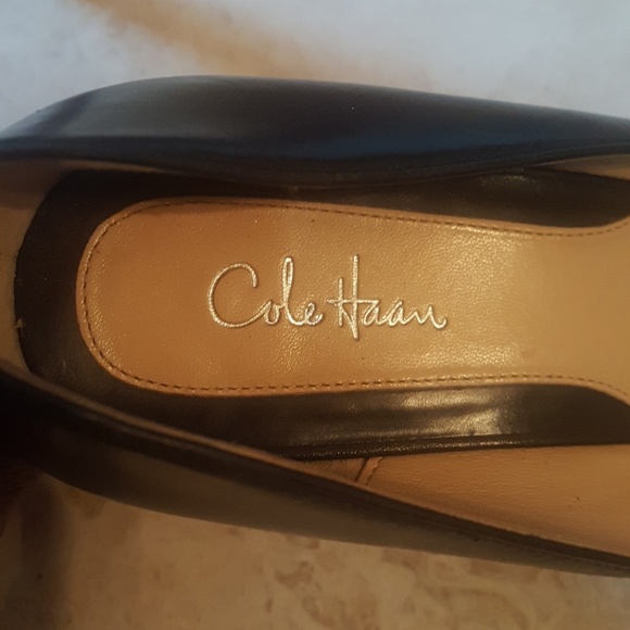 Beautiful Black Cole Haan peep toe heels - Picture 4 of 4